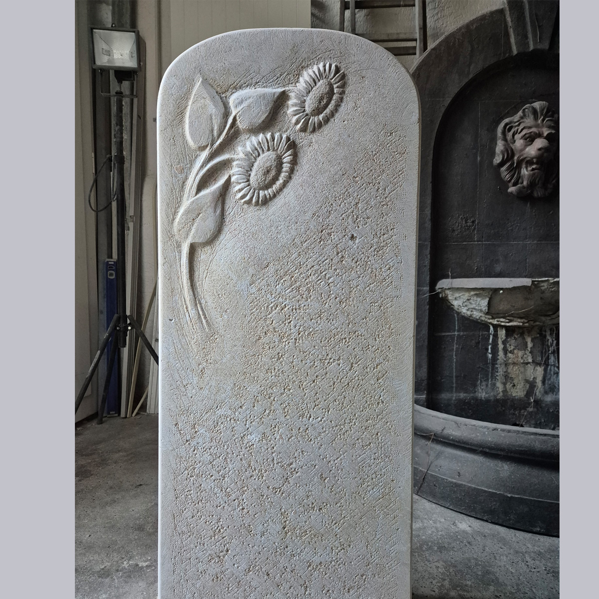 images/grabsteine/blumen/naturliche%20Sonnenblume%20in%20Comblanchien.jpg#joomlaImage://local-images/grabsteine/blumen/naturliche Sonnenblume in Comblanchien.jpg?width=1200&height=1200